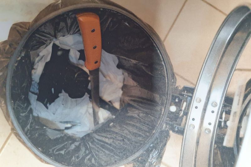 Adolescenți prinși cu arme și cocktailuri Molotov într-un mare magazin din București. Se pregăteau de o răfuială începută pe TikTok