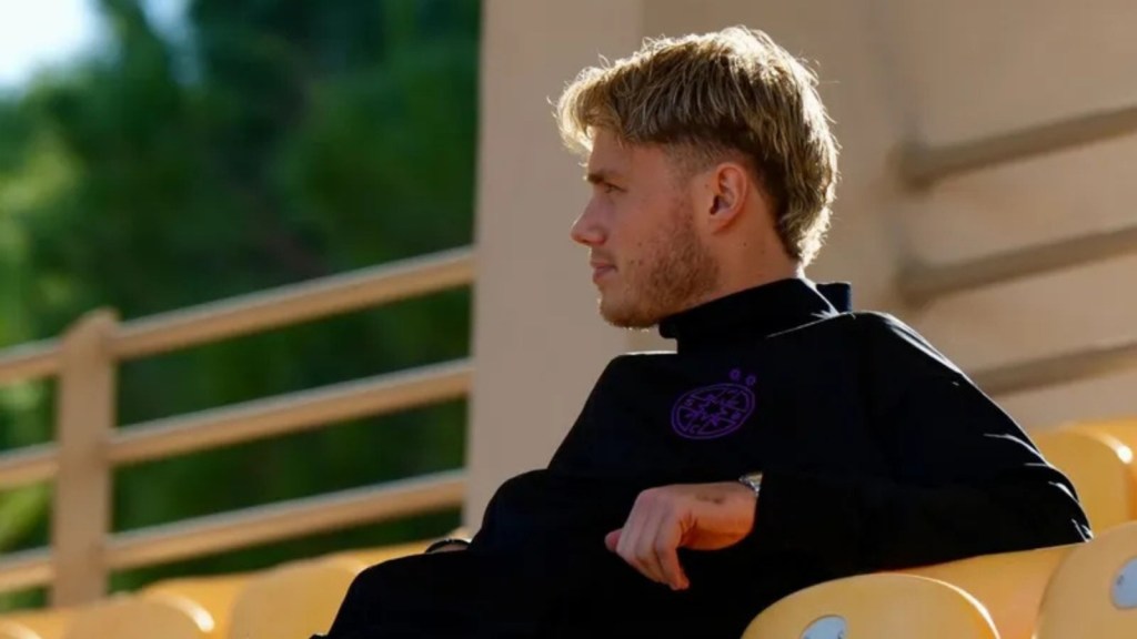 William Baeten a privit din tribune amicalul FCSB - Hamburg disputat în Antalya. Foto: GOLAZO.ro / Iosif Popescu