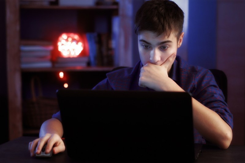 Curiozitatea fatală: cum Dark Web-ul poate schimba viața adolescenților. Un ghid pentru părinți. FOTO: Shutterstock