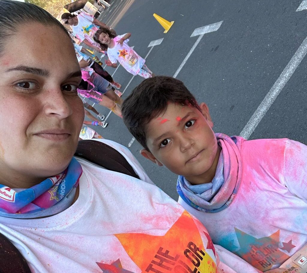 Eric și Andreea, mama lui, fac echipă în lupta cu diabetul. FOTO: Arhiva familiei