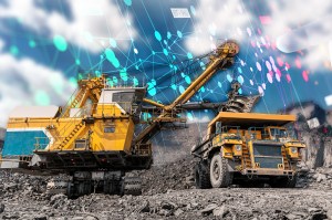 Exploatare de minerale. Colaj: Ion Mateș / Hotnews. Foto: Dreamstime, Shutterstock