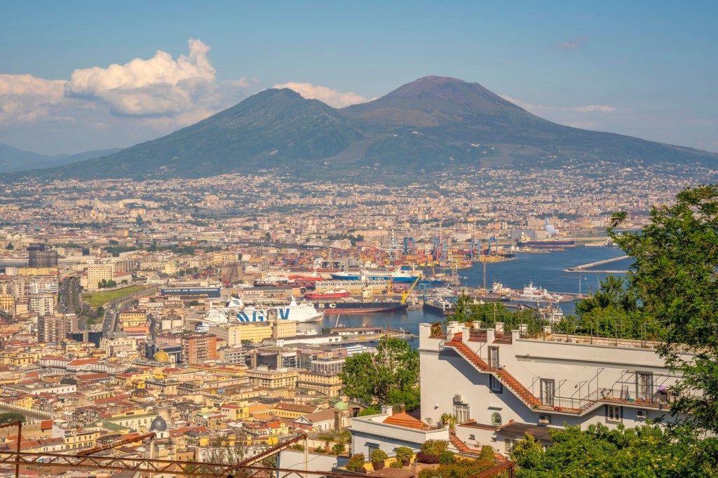 Vedere către vulcanul Vezuviu. Foto: IMAGO / imago stock&people / Profimedia