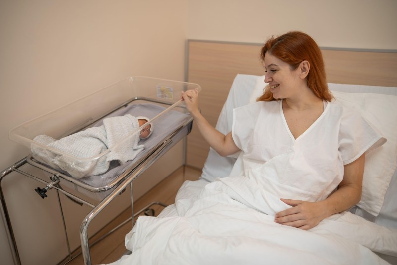 O femeie a născut copilul unui alt cuplu după ce o clinică de fertilizare in vitro a încurcat embrionii în Australia