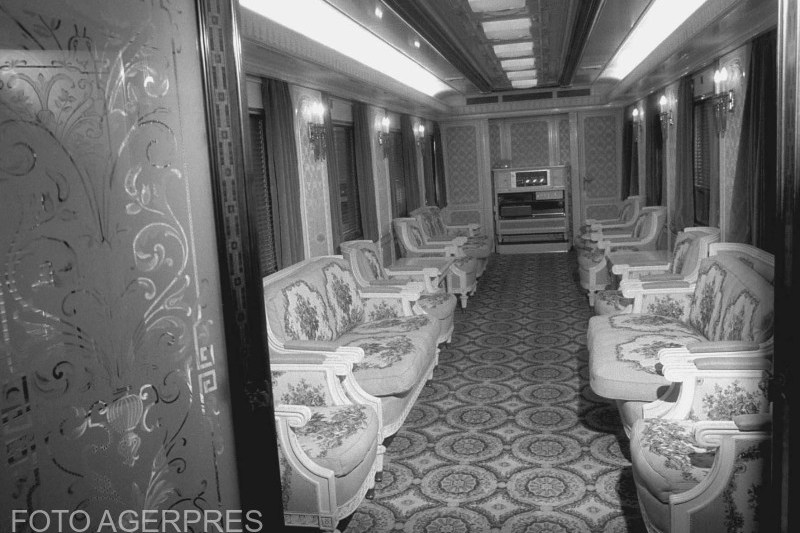 Trenul lui Ceaușescu, uluitor palat pe roți, cu dormitoare tapetate cu mătase, bideu și cadă de baie. O poveste despre neverosimila opulență