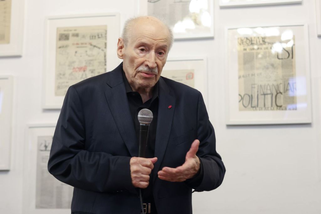 Ceremonia de decernare a Premiului GDS pe anul 2024 acordat lui Victor Rebengiuc, la sediul GDS din București, 1 aprilie 2025. Inquam Photos / George Călin