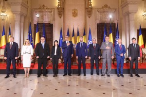 Cei 10 candidați la prezidențiale care au participat la dezbaterea organizată de TVR în 29 aprilie 2025. George Simion a refuzat să participe. Inquam Photos / George Călin