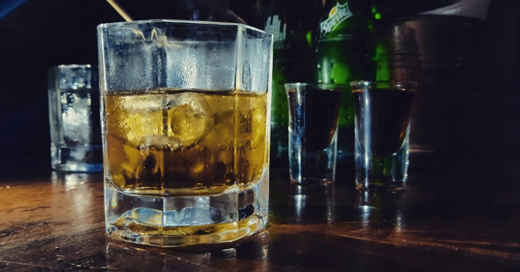 Top 4 rețete de cocktailuri alcoolice și non-alcoolice