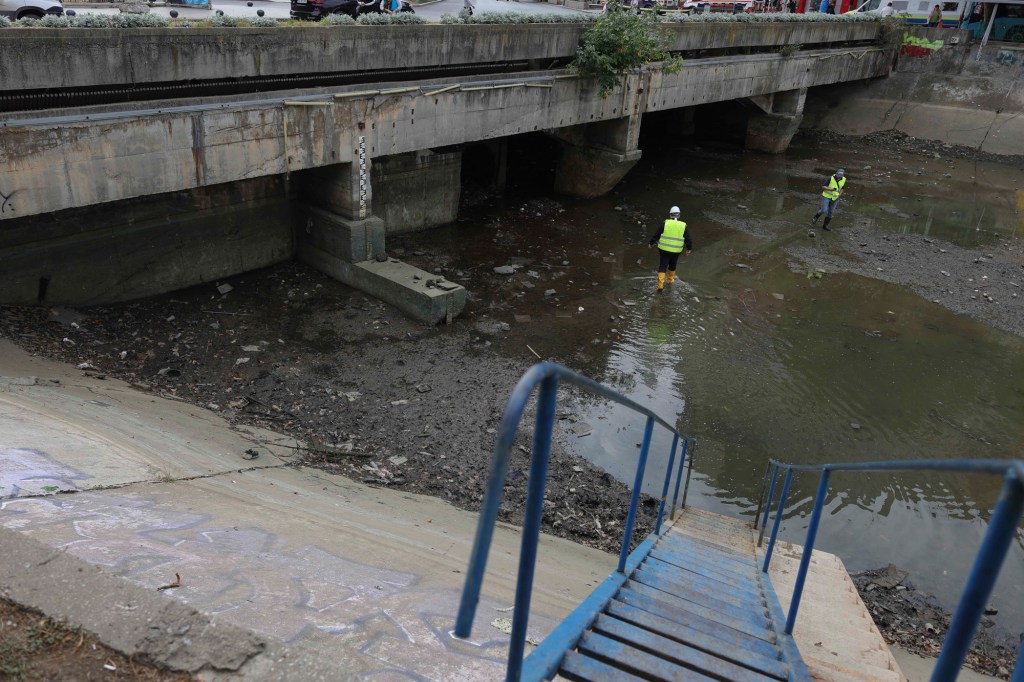 Vizită organizată de reprezentanții Primăriei Sectorului 4 sub planșeul Unirii, în București, 19 septembrie 2024. Inquam Photos / Octav Ganea