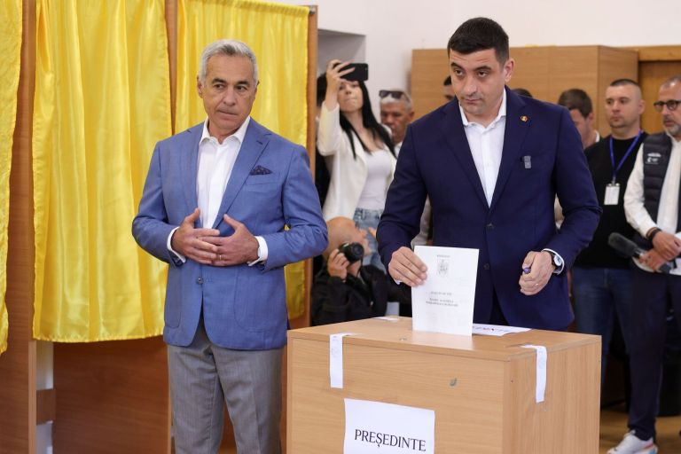 George Simion și Călin Georgescu au votat împreună în Mogosoaia, Ilfov, 4 mai 2025. Foto: Inquam Photos / Octav Ganea