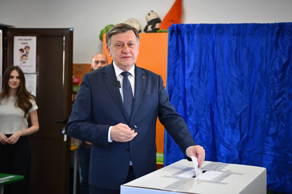 Crin Antonescu, 4 mai 2025. Inquam Photos / Alex Nicodim