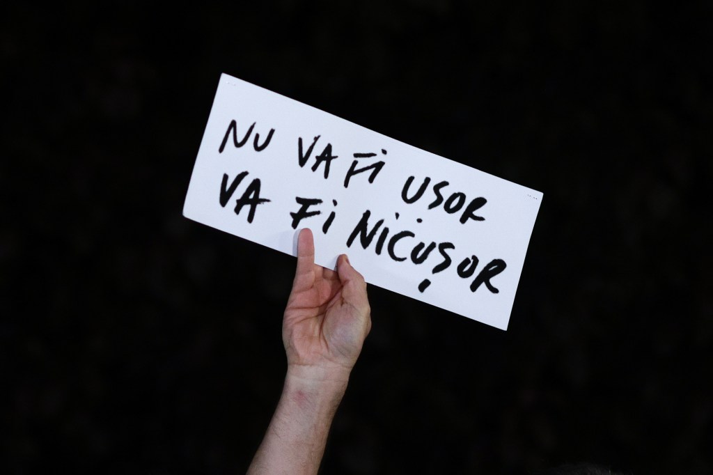 Candidatul la prezidențiale, Nicușor Dan, susține o declarație de presă după aflarea exit poll-ului, București, 4 Mai 2025. Inquam Photos / Octav Ganea