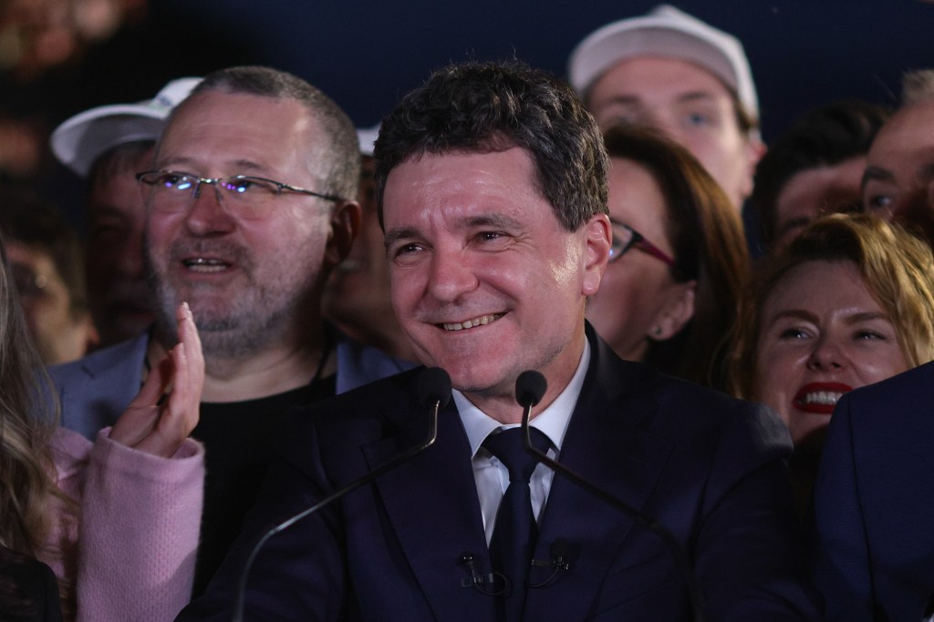 Conferință susținută la închiderea urnelor și comunicarea primelor rezultate exit-poll de către candidatul independent Nicușor Dan, în București, 4 mai 2025. Inquam Photos / Octav Ganea