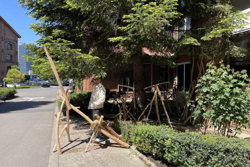 Pierdut printre posibilități – Sergiu Chihaia, despre fragilitate și echilibru