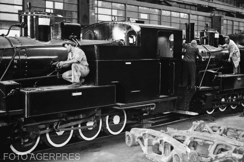 Uzinele Malaxa; hala de lucru, mai 1950. Foto: Agerpres
