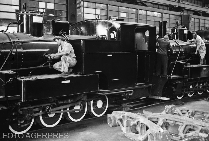 Uzinele Malaxa; hala de lucru, mai 1950. Foto: Agerpres