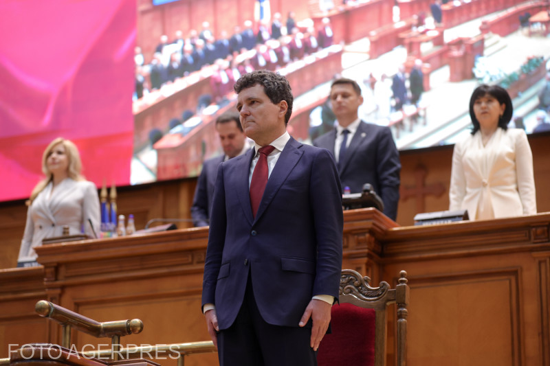 Ședința solemnă de depunere a jurământului de învestire în funcție de către președintele Nicușor Dan, în plenul reunit al Camerei Deputaților și Senatului. Foto: Radu Tuță / Agerpres