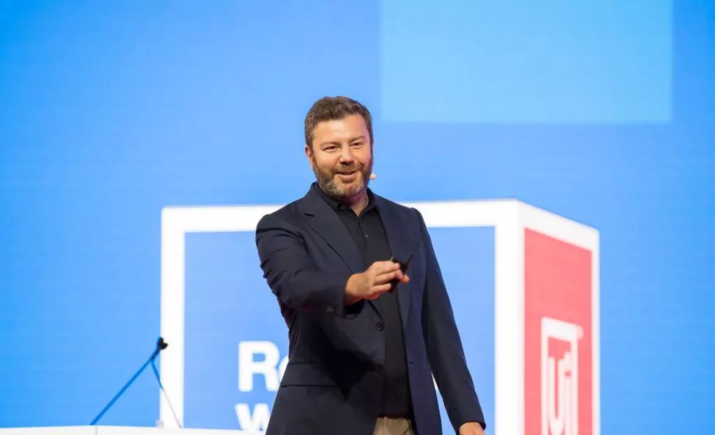 Daniel Dines spune că aplicația AI a rezolvat în trei ore, în loc de ...