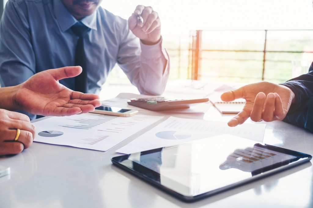 Întâlnire de afaceri. Foto: Sarinya Pinngam | Dreamstime.com