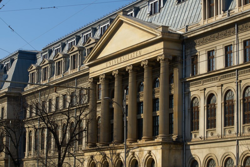 Cursuri universitare suspendate miercuri în București din cauza vremii. Ce vor face studenții