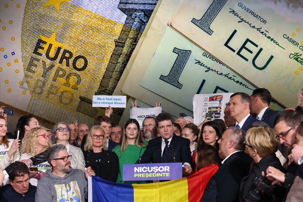 Nicușor Dan face declarații după afișarea rezultatelor exit-poll din 18 mai 2025. Foto: Andreea Alexandru / AP / Profimedia. Colaj: Ion Mateș / Hotnews