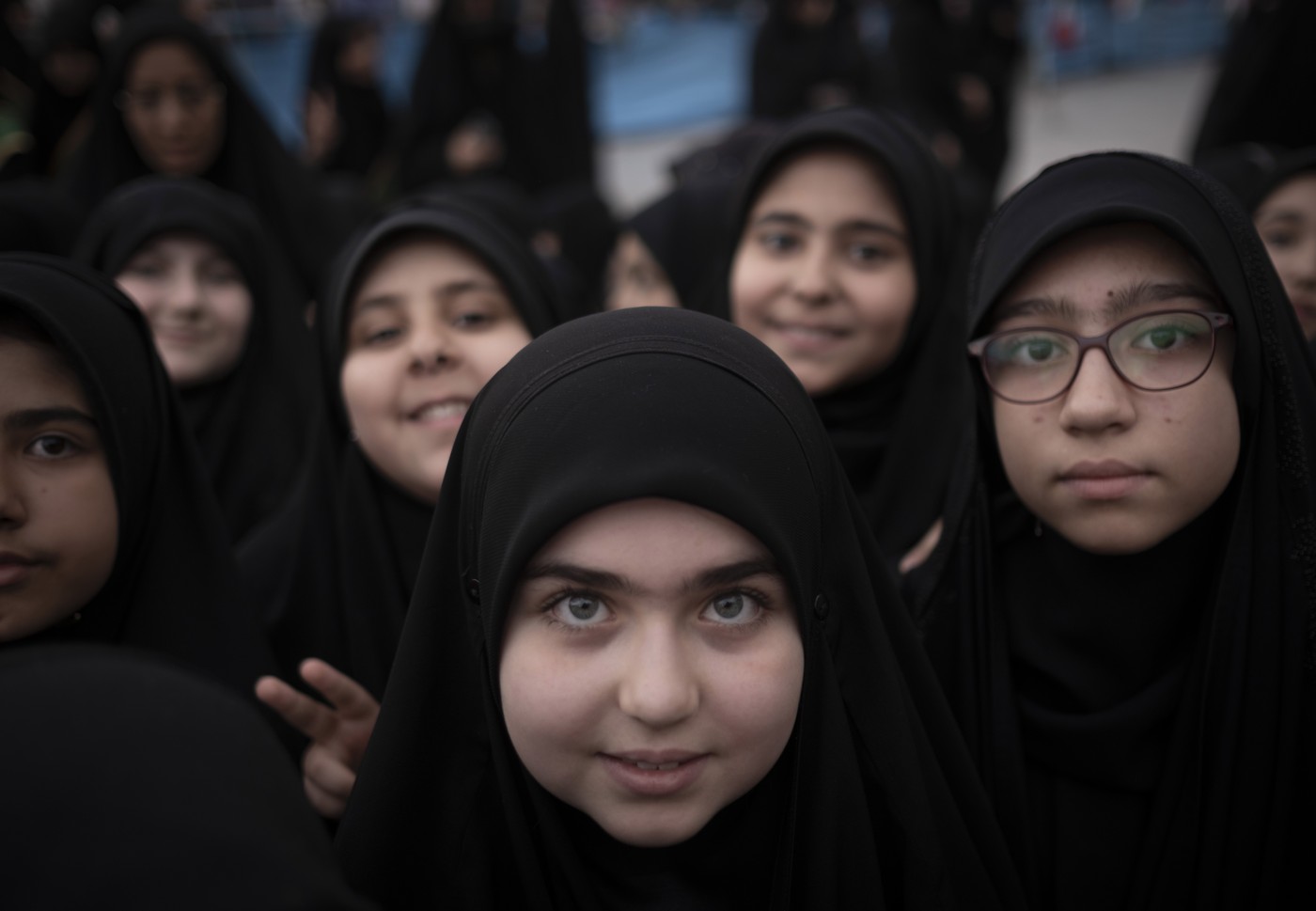 Iranul suspendă legea privind purtarea obligatorie a hijabului pentru femei