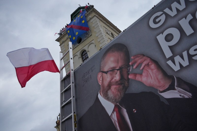 Susținere din partea extremei-drepte pentru candidatul conservator la președinția Poloniei. Un fost adversar anunță că-l va vota pe Nawrocki