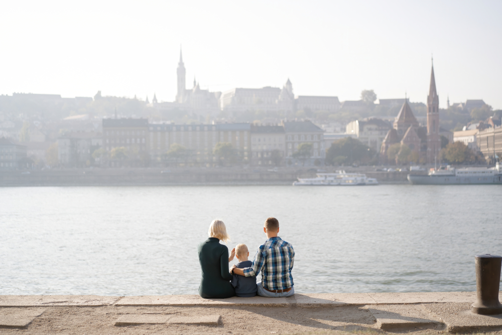 Viitorul copiilor din Ungaria e în ceață. Multe familii regretă acum că au crezut în vorbele goale ale unor politicieni. FOTO: Shutterstock