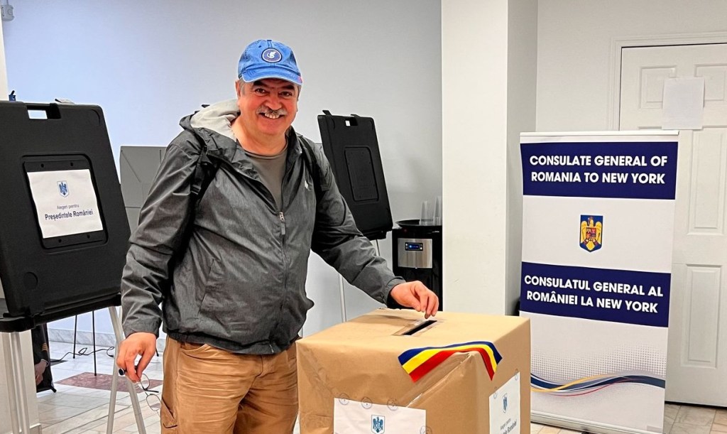 Un alegător votează la secția din Consulatul României din New York. Foto: Ambasada României în SUA
