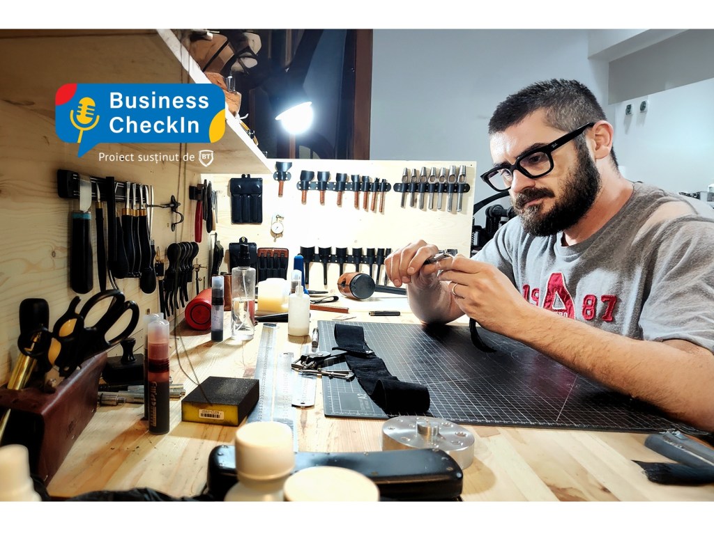 Din bucăți de piele naturală și tutoriale online, Cosmin și-a cusut propriul drum în marochinărie. Business CheckIn la culturadestrada.com
