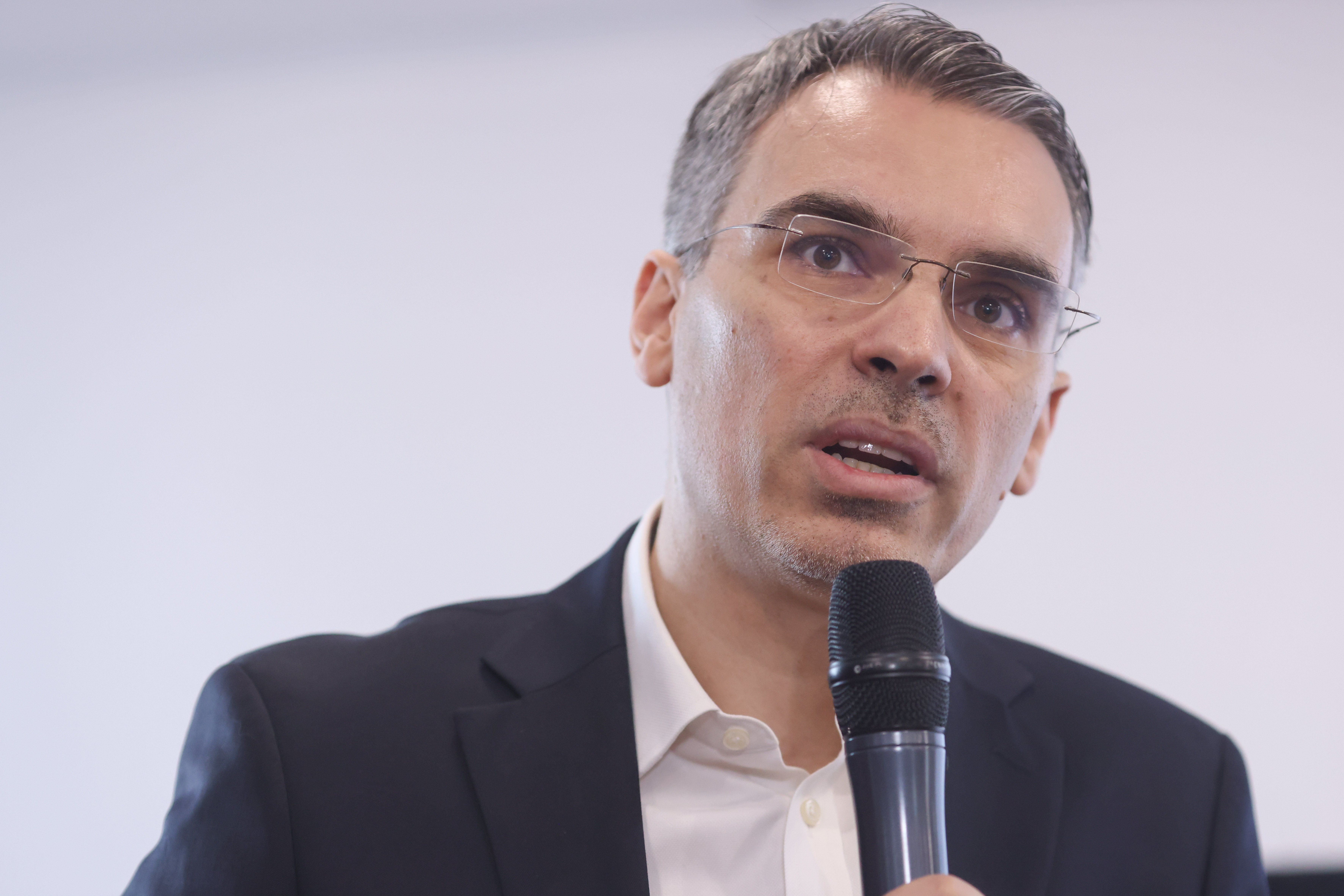 Voiculescu acuză PNL de manipulare în sondaje