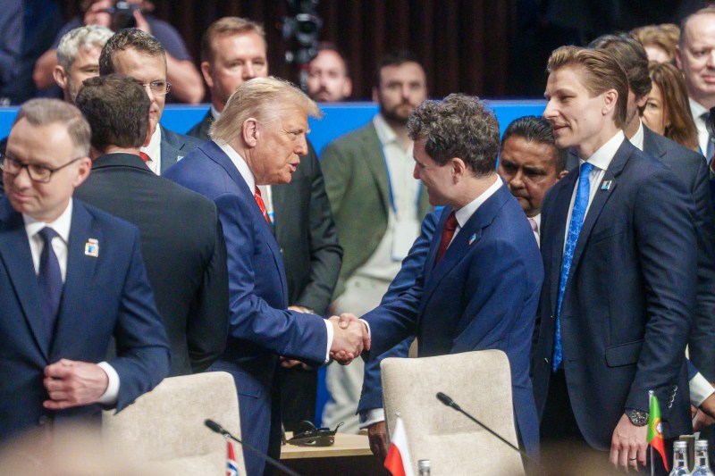 Participarea lui Nicuşor Dan la Consiliul pentru Pace împarte intelectualii din România. Cine îl susţine şi cine îl critică