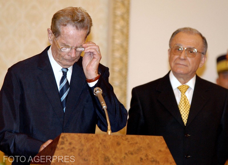 28 august 2003 - Recepția oferită de președintele Ion Iliescu cu prilejul împlinirii a 60 de ani de la momentul istoric 23 august 1944. Foto: Mihai Poziumschi / Agerpres