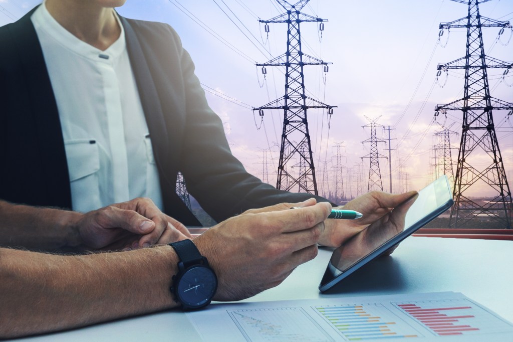 Prețuri electricitate. Colaj: Ion Mateș / Hotnews. Foto: Dreamstime