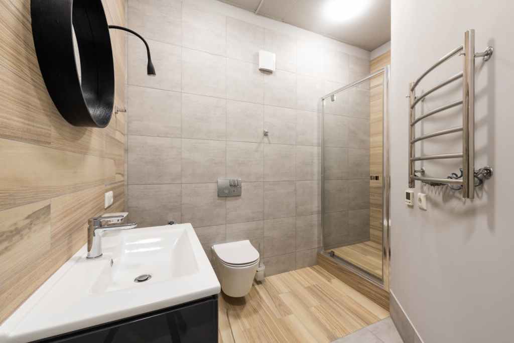 Robinete de baie și seturi de duș – cum să îmbini stilul și funcționalitatea pentru o baie modernă
