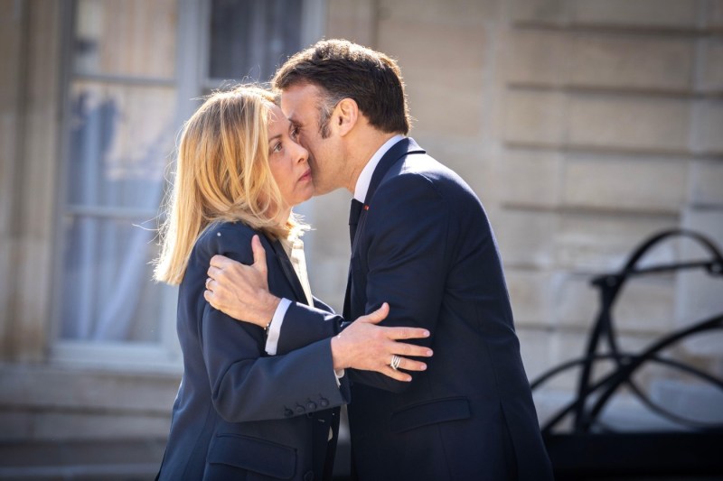 Macron merge la Roma pentru a depăși dezacordurile cu Meloni. O rivalitate veche între cei doi lideri