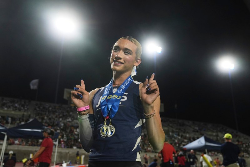 Trump amenință statul California cu amenzi după ce un atlet transgender a concurat în probe feminine