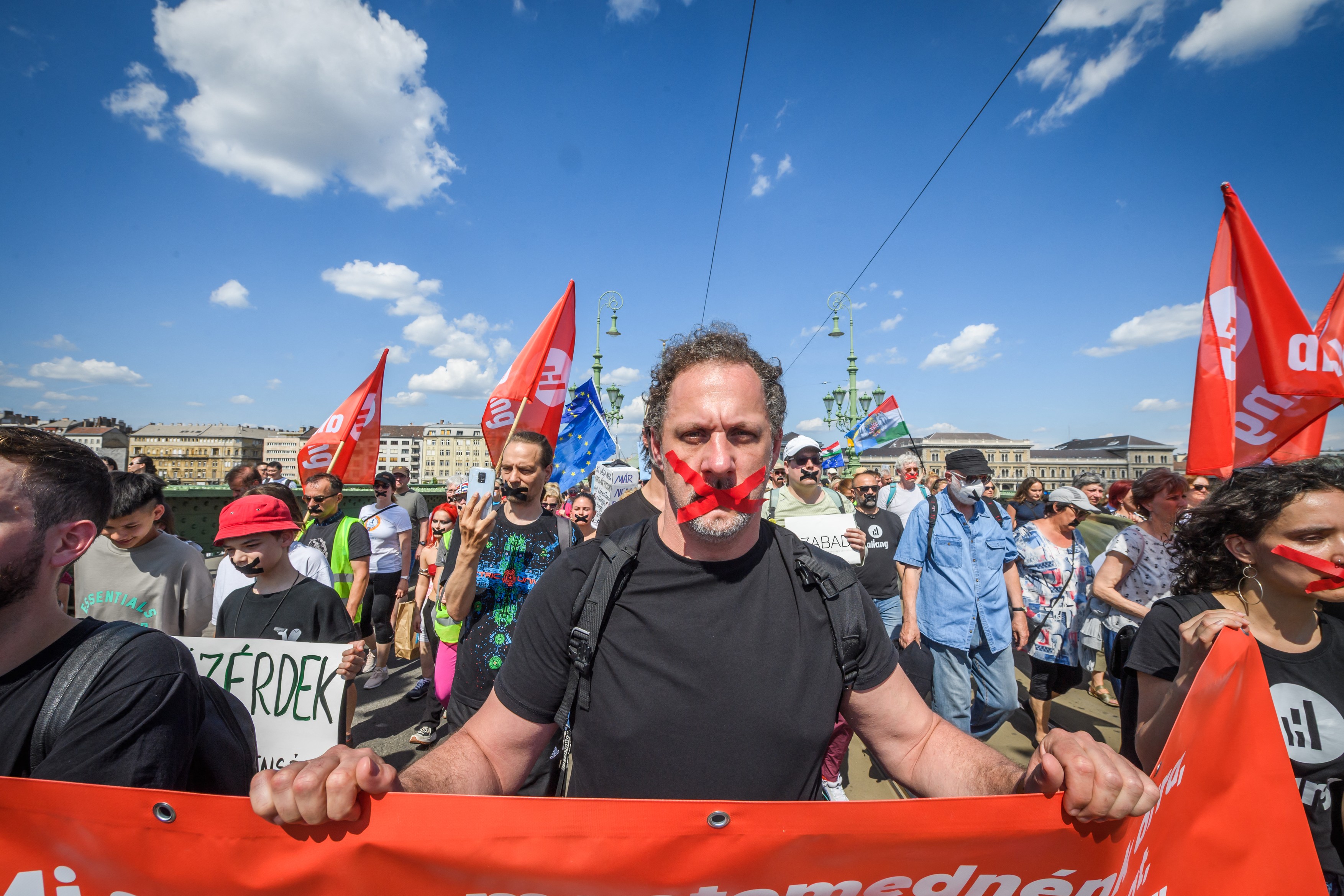 Protest tăcut la Budapesta împotriva legii Orban privind media și ONG-urile