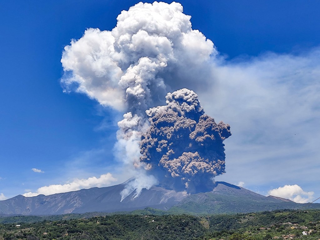 Erupția Vulcanului Etna, 2 iunie 2025. Foto: Roby Fazio / SplashNews.com / Splash / Profimedia