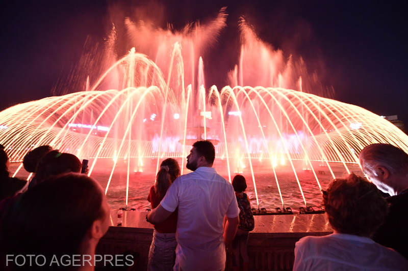 Ultimul show de apă, muzică și lumini din Piața Unirii. Fântânile arteziene vor fi dezafectate pe timpul lucrărilor la planșeu