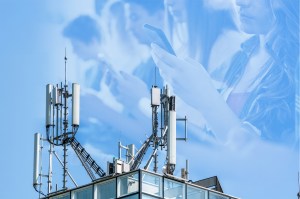 Antene de telefonie. Colaj: Ion Mateș / Hotnews. Foto: Dreamstime