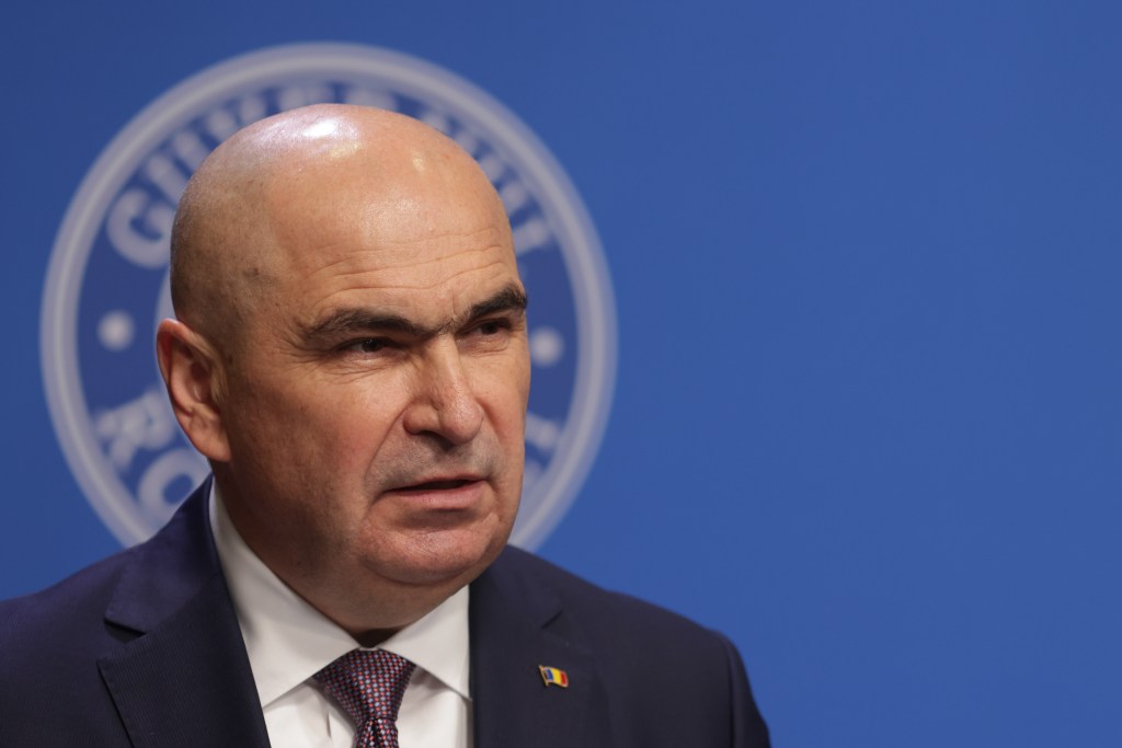 Prim-ministrul Ilie Bolojan susține o conferință de presă despre noile măsuri fiscale, la Palatul Victoria din București, 2 iulie 2025. Inquam Photos / George Călin