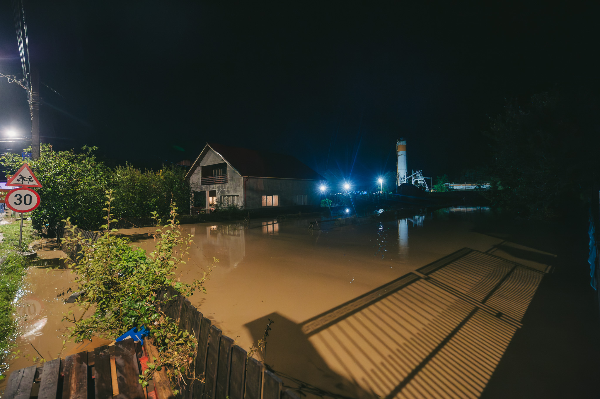 Inundații devastatoare în Suceava și Neamț: un mort și sute evacuate
