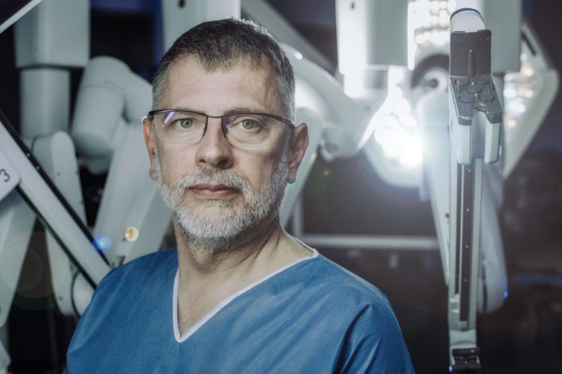 Dr. Victor Tomulescu, Ponderas Academic Hospital, despre avantajele chirurgiei robotice colorectale: „Avem pacienți tineri la care potența și fertilitatea au rămas neschimbate”