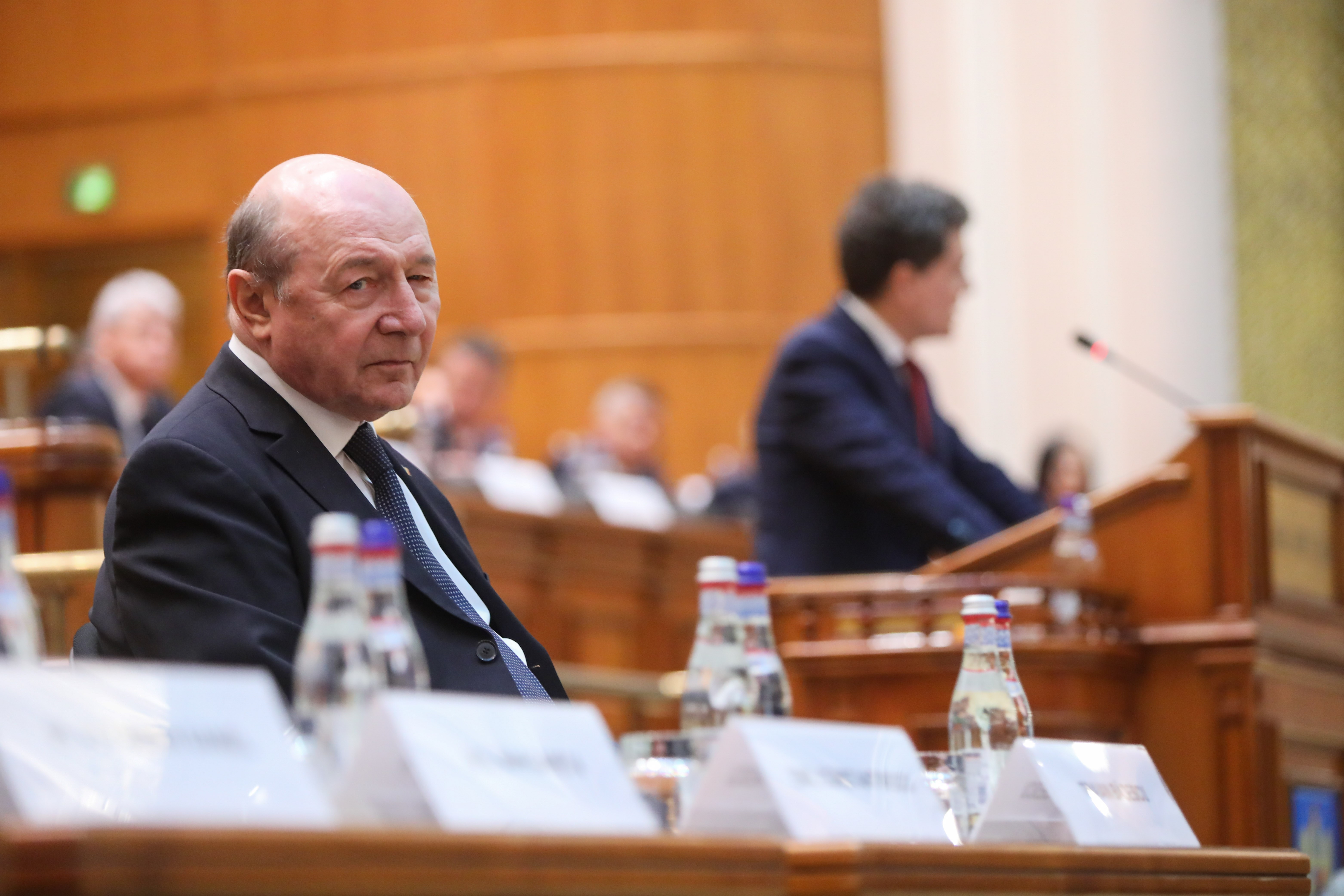 dup-trei-ani-ccr-i-d-napoi-lui-traian-b-sescu-privilegiile-de-fost