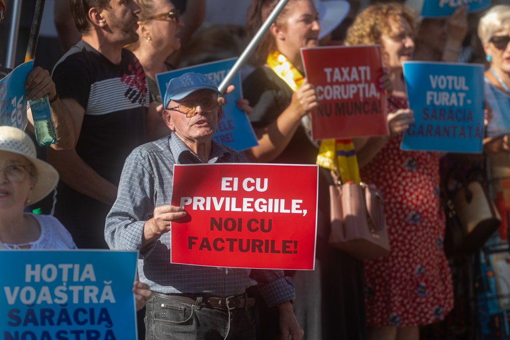 Protest față de măsurile de austeritate discutate de Guvern și față de corupție, în Timișoara, 22 iunie 2025. Inquam Photos Virgil Simonescu