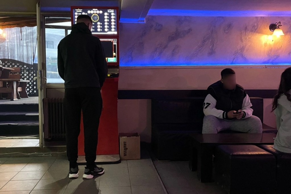 Sală de pariuri. Fotografie de Raul Ștef