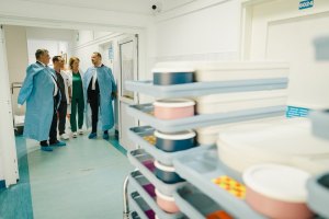 Alexandru Rogobete în vizită la spital / Sursa foto: Facebook - Alexandru Rogobete