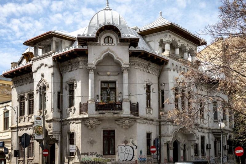 Monumentala casă neoromânească din inima Bucureștiului și misterul care persistă aici de peste un veac