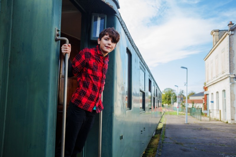 Zeci de tineri ajung anual la spital în stare gravă, electrocutați pe tren. Iar alții mor subit, din cauza voltajului foarte mare. FOTO: Shutterstock