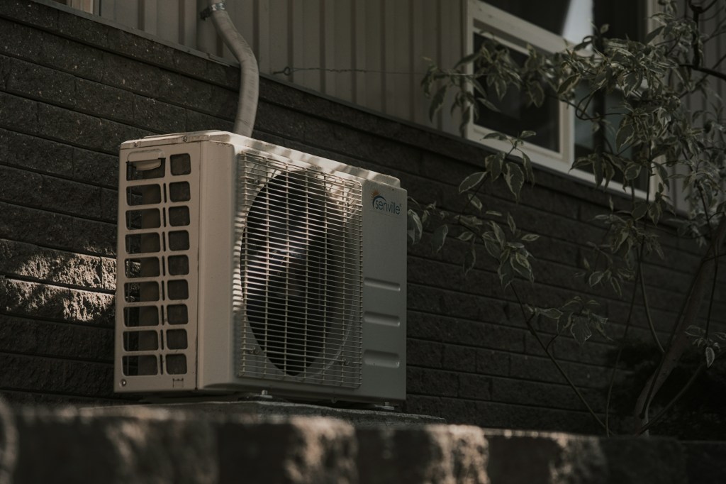 Răcoarea verii vine din priză: cum îți transformi casa într-un refugiu termic